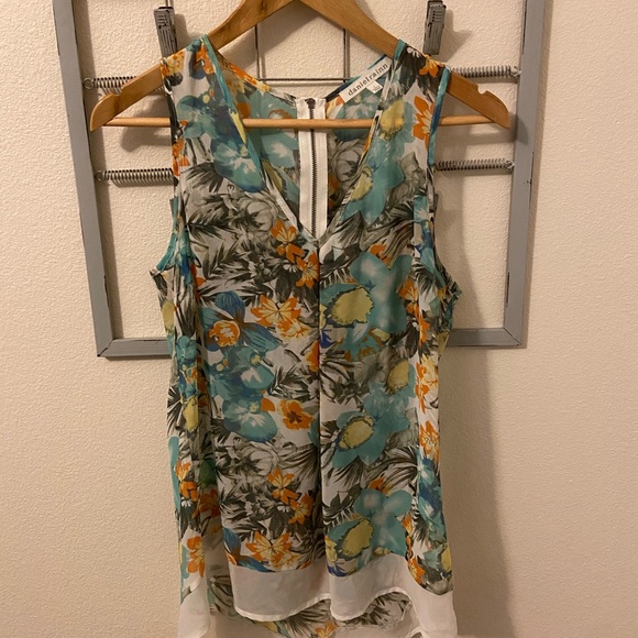 Daniel Rainn Tops - Daniel Rainn size small Tank top blouse